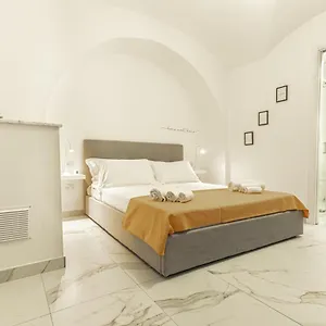 Dimora Bianca , Aeroporto di Catania Fontana Rossa Italia